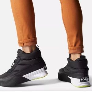 SOREL Out N About III Puffy Zip Boots-Black/White/NEON Green